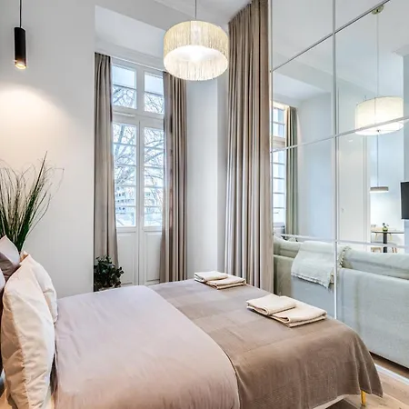 Riverside View Apartment *